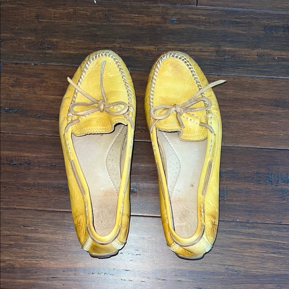 FRYE AND CO. Yellow Tan Moccasin Flats - Picture 1 of 3